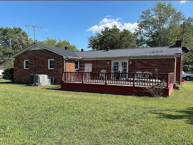 Photo of 206 Chandler Dr, Hohenwald, TN