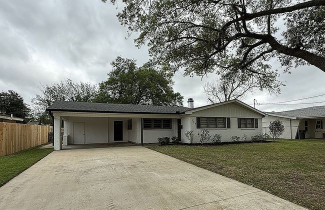 Image of 133 Petite St