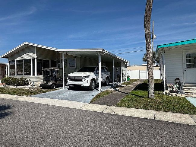 Photo of 131 Redwood Ln, Largo, FL