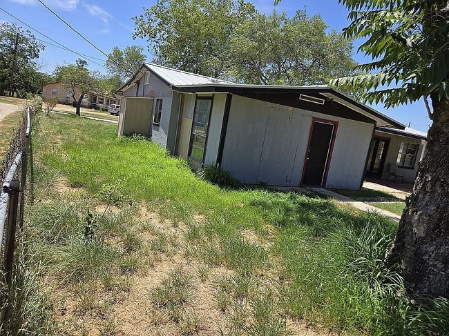 Photo of 237 Kelly St, Poteet, TX