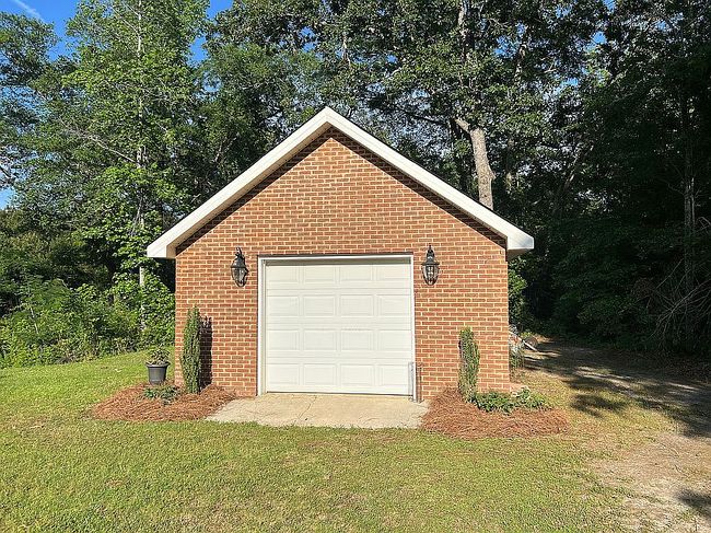 Image of 210 Chinaberry Ln