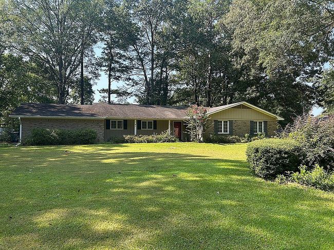 Photo of 812 Pine Ridge Dr
