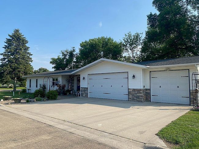Photo of 240 6th St Ne, Perham, MN