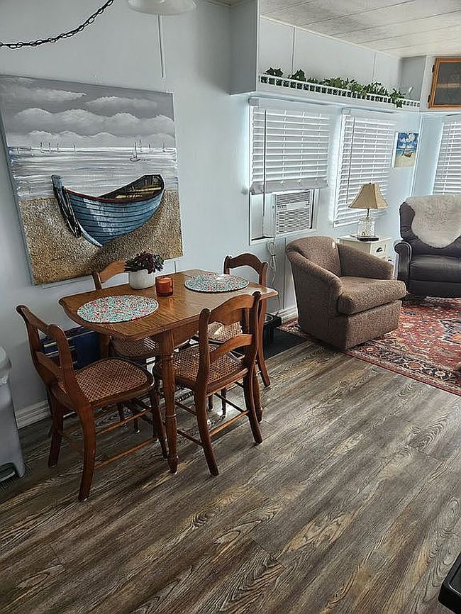 Image of 200 S Dolliver St Space 332