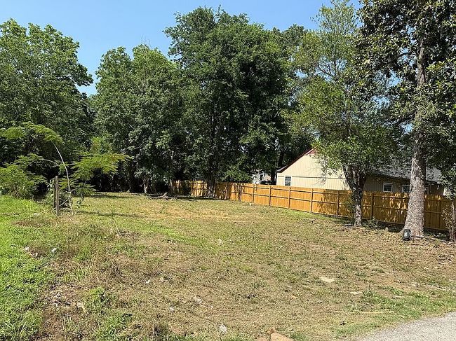 Photo of 609 Travis Ave, Longview, TX