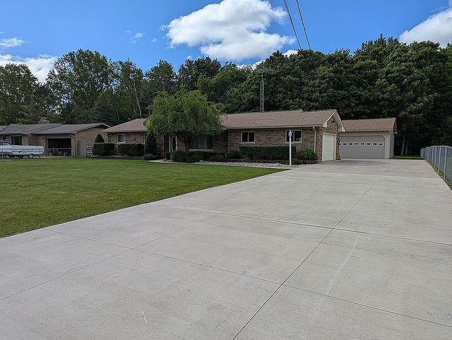 Image of 9424 E Richfield Rd
