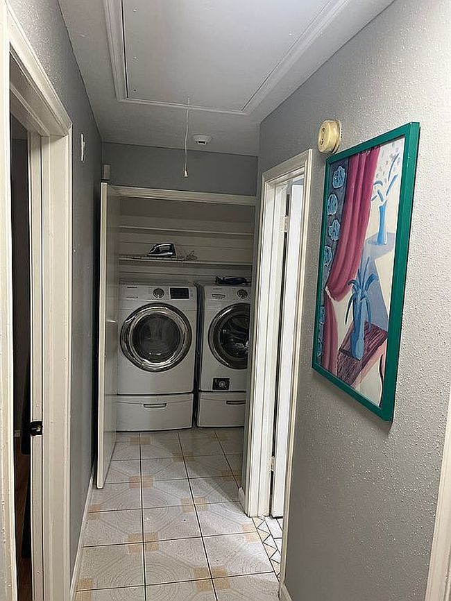 Photo of 111 Ambershadow Dr, Houston, TX