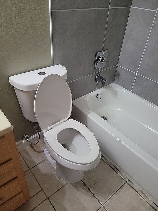 Additional photo 3 of property located at 2425 Royal Palm Dr