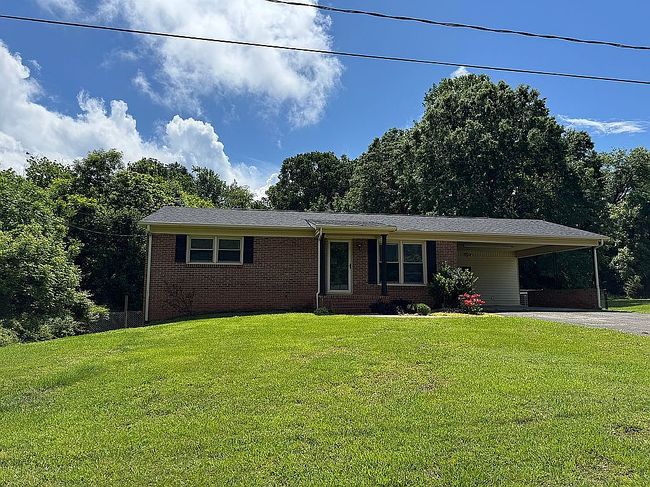 Photo of 106 Fairway Dr, Belmont, NC