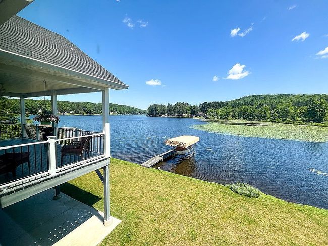 Photo of 87 S Shore Dr, New Milford, PA