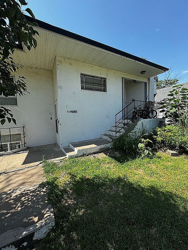 Photo of 119 W 11th Ave, Hutchinson, KS