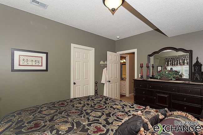 Photo of 8 Sandstone Ct, Le Claire, IA