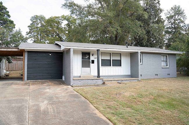 Preview of property located at 1209 Fairfield Dr