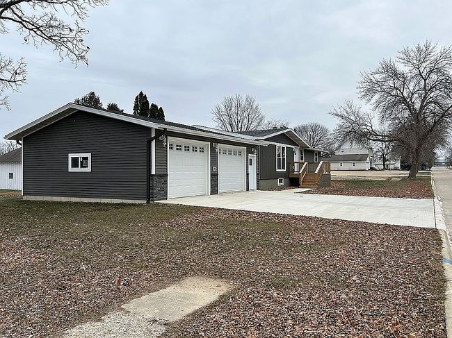 Photo of 206 E 2nd St, Riceville, IA
