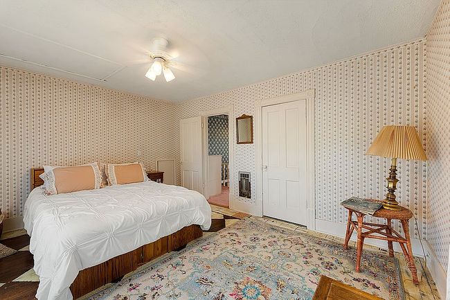 Image of 915 Marshall St