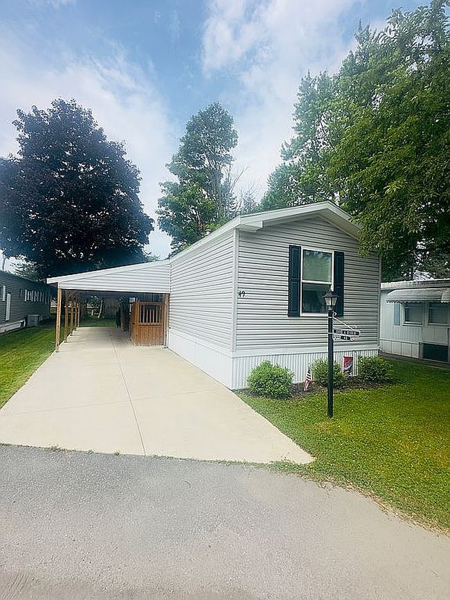 Photo of 49 Xavier Rd, Clarence, NY