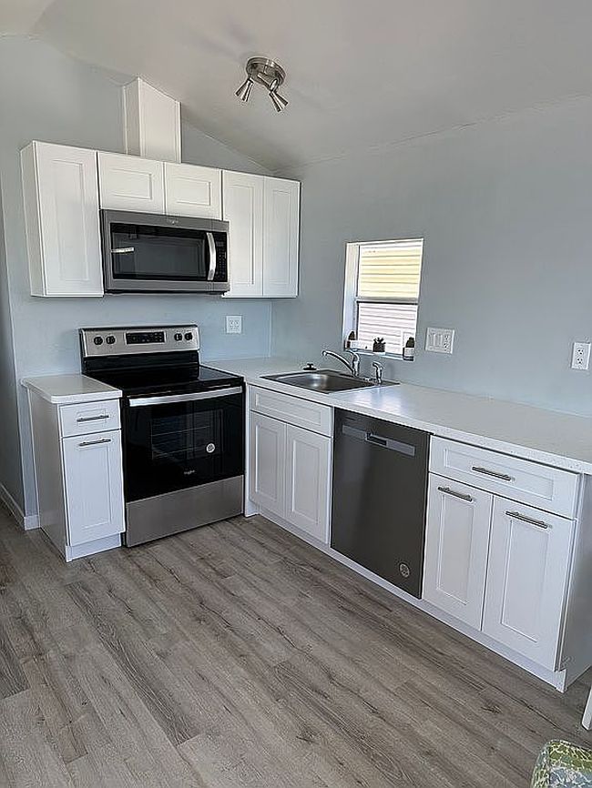 Image of 1119 Periwinkle Way #90