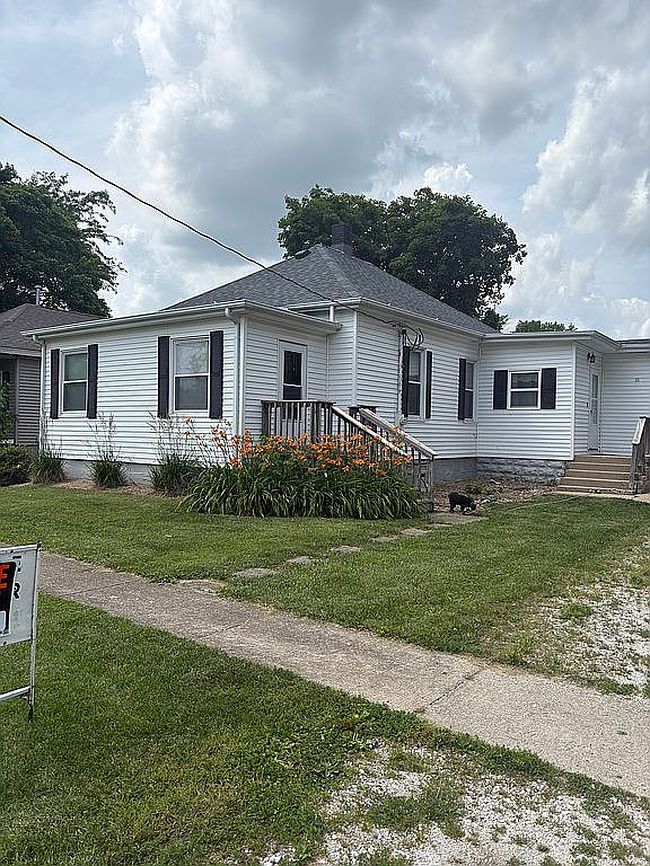 Photo of 111 E 3rd Ave, Deer Creek, IL