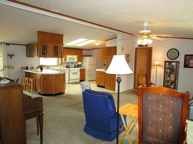Additional photo 4 of property located at 208 The Willows