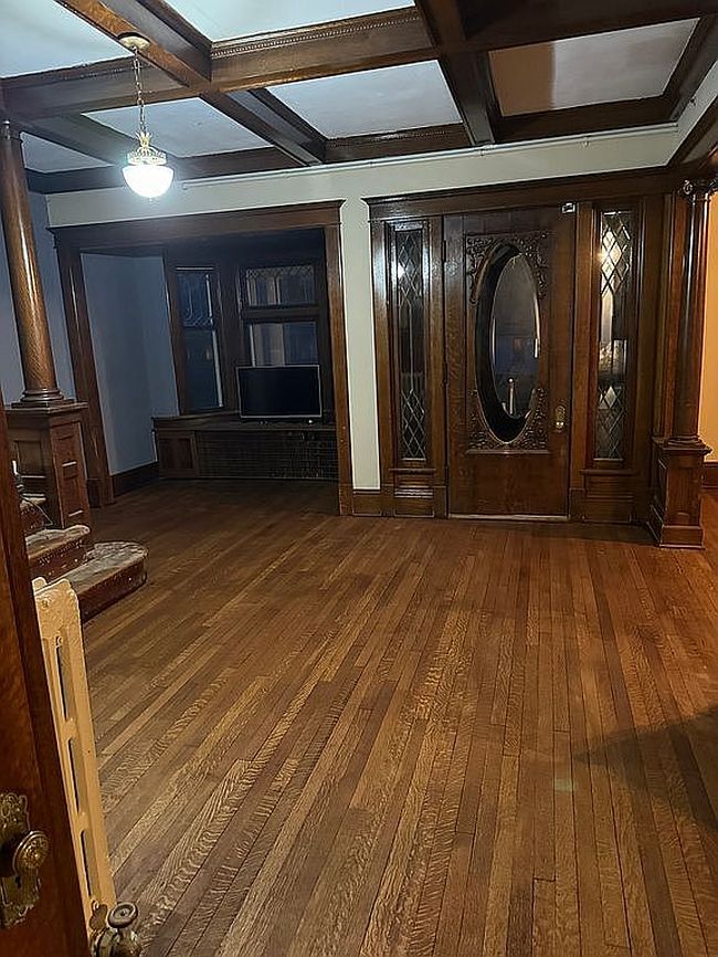 Image of 605 E 9th St