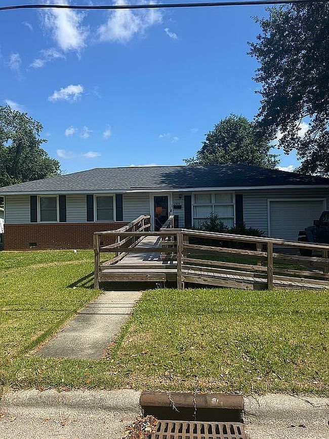 Photo of 1303 E 14th St, Lumberton, NC