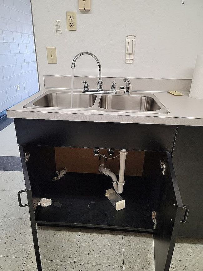 Additional photo 2 of property located at 352 S Calapooia St