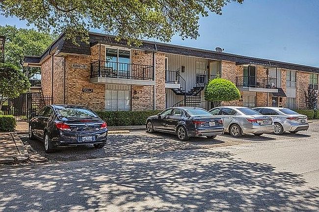 10240 Regal Oaks Dr #C, Dallas, TX