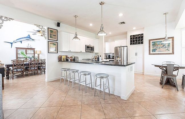 Photo of 10821 London St, Cooper City, FL