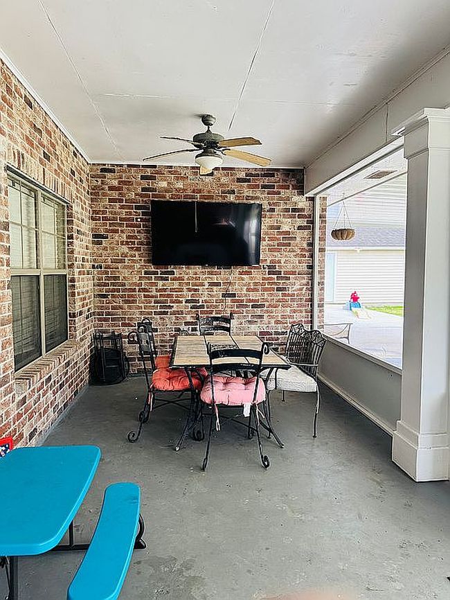 Additional photo 2 of property located at 706 Anchor Lake Rd