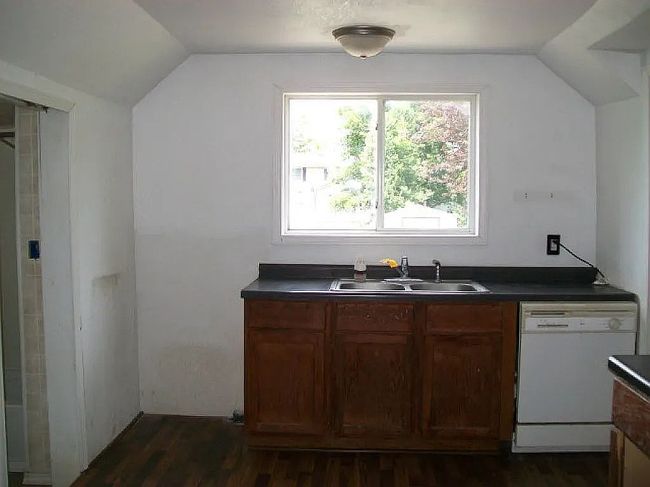 Photo of 230 W 3rd St, Latham, IL