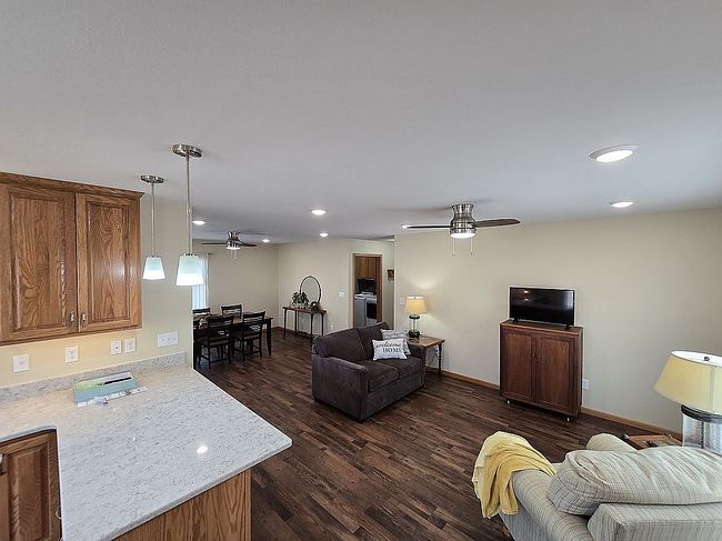 Photo of 213 Marietta Ln, Manchester, IA