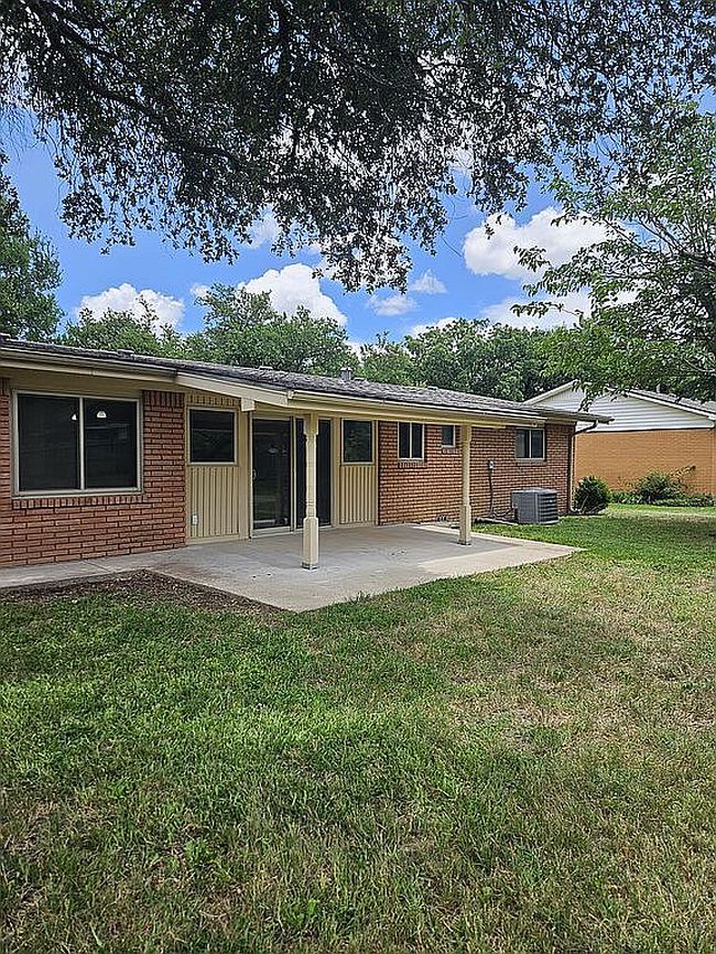 Photo of 2112 Lenamon St, Waco, TX