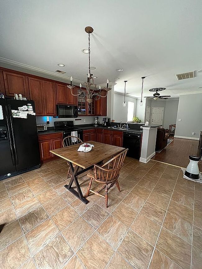 Image of 923 Spears Dr