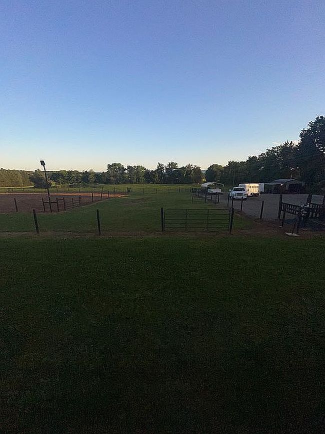 Image of 6833 Sturgeon Rd