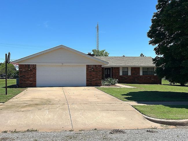 Photo of 705 S Main St, Custer City, OK