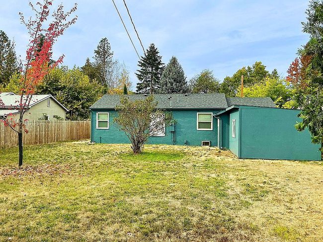 Photo of 1611 Apple Ln, Grants Pass, OR