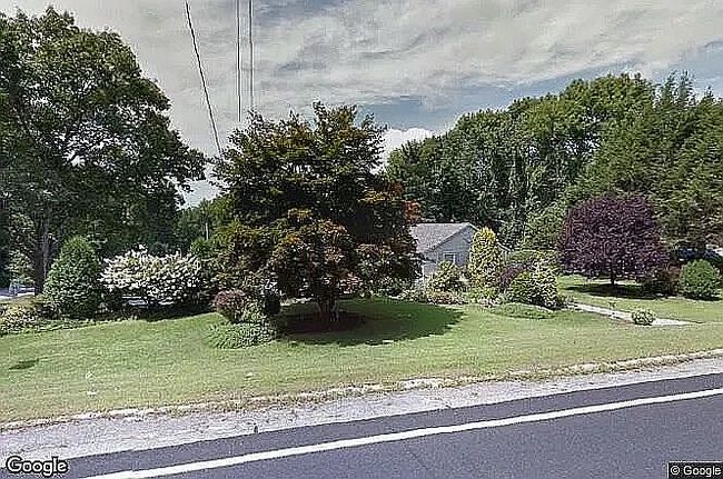 Photo of 325 Saw Mill Rd, Glocester, RI