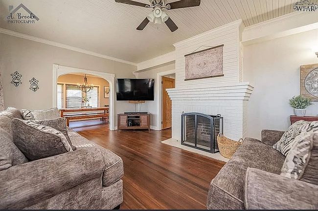 Photo of 616 E Gilbert St, Henrietta, TX