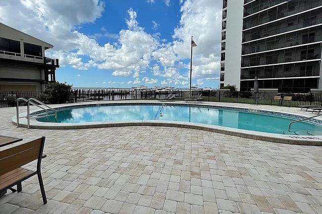 Image of 2350 W 1st St Apt 802