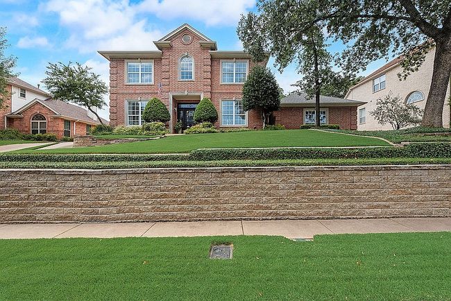 Photo of 801 Bent Tree Dr, Euless, TX