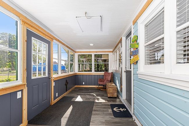 Additional photo 1 of property located at 11829 Chateau Ct