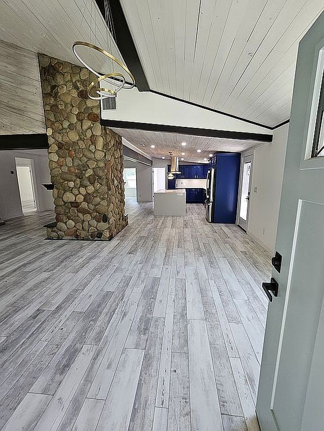 Photo of 1913 Lakewood Dr, Clearwater, FL