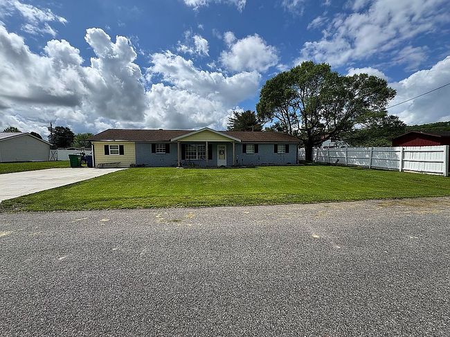 Photo of 44 Lawrence St, Greenup, KY