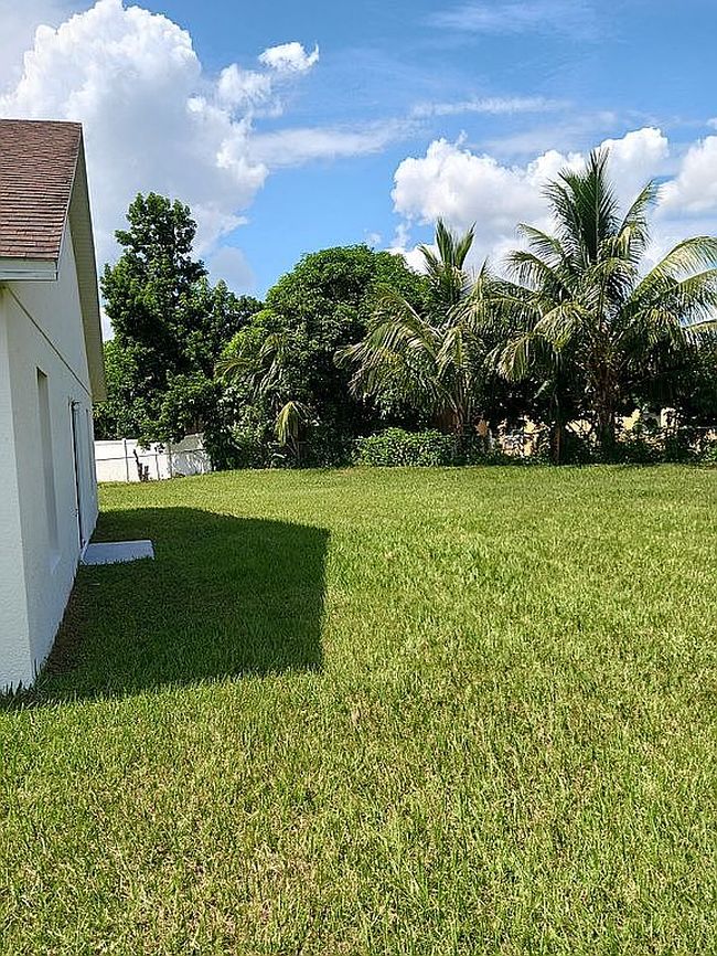 Additional photo 3 of property located at 323 Miami Ln