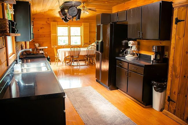 Image of 566 Pettit Rd