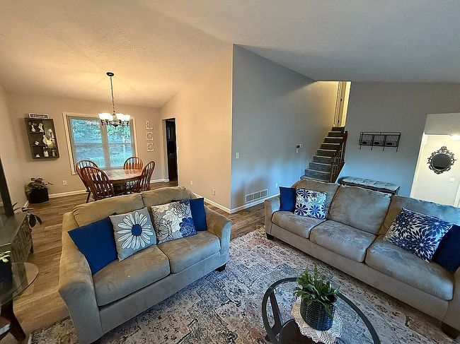 Additional photo 3 of property located at 2 Crestview Pl