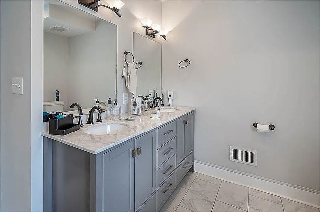 Additional photo 2 of property located at 2611 Stella St