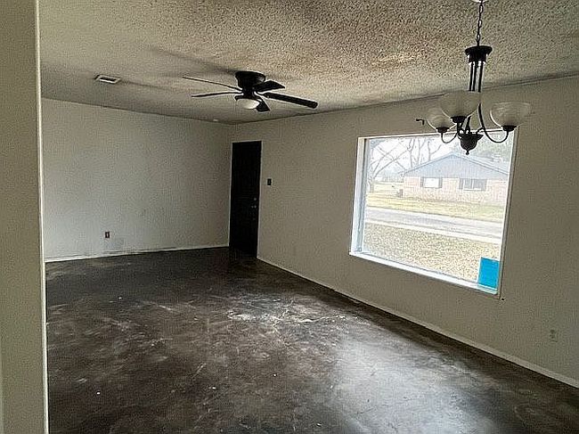 Image of 104 W Short St