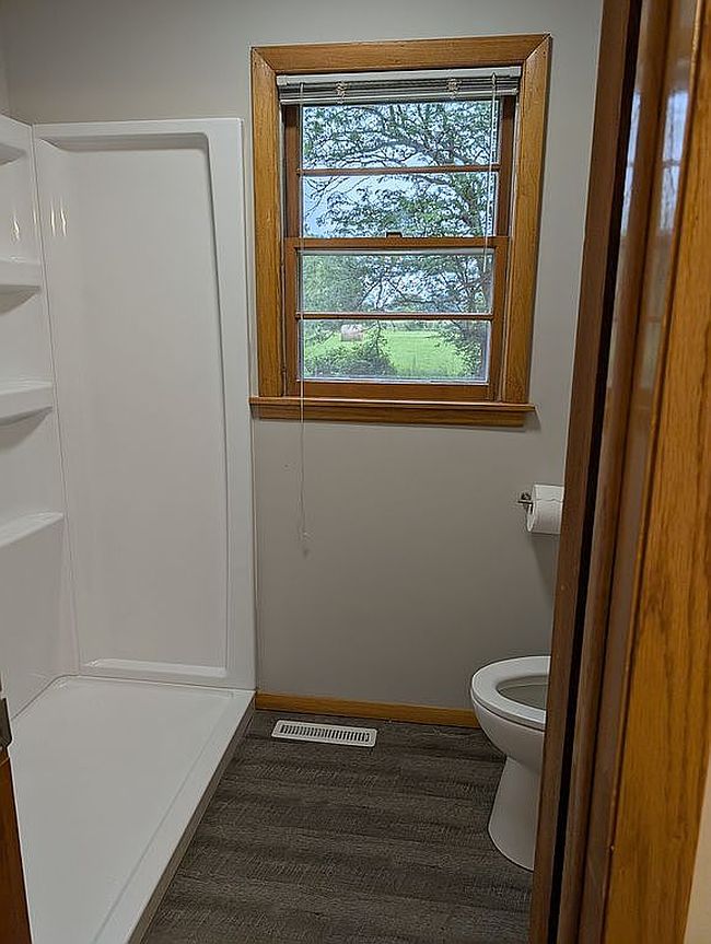Photo of 215 2nd St Ne, Geneva, MN