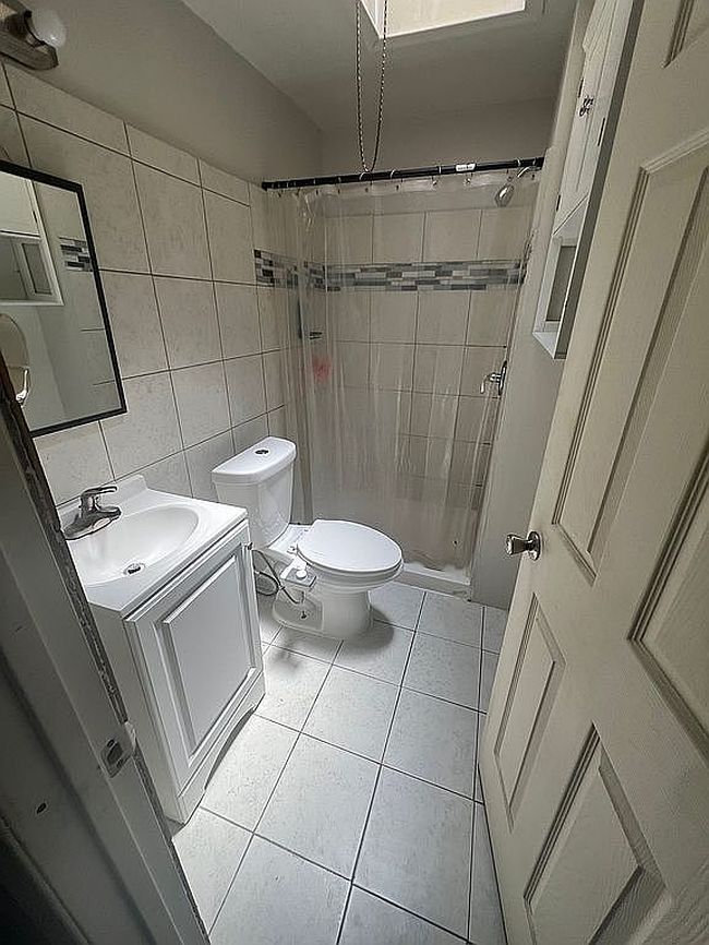 Additional photo of property located at 640 W Tusculum St